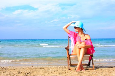 genç kızın rahatlatıcı Beach