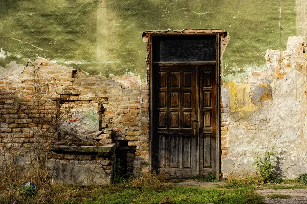 Puerta y ventana antiguas — Foto de Stock