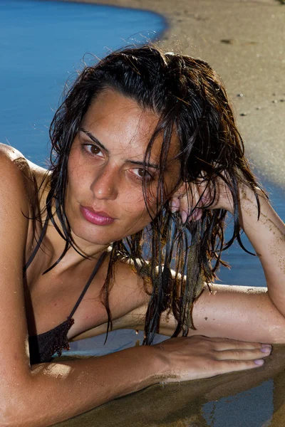 Frau am Strand — Stockfoto