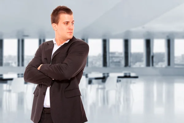 Geschäftsmann im Büro — Stockfoto