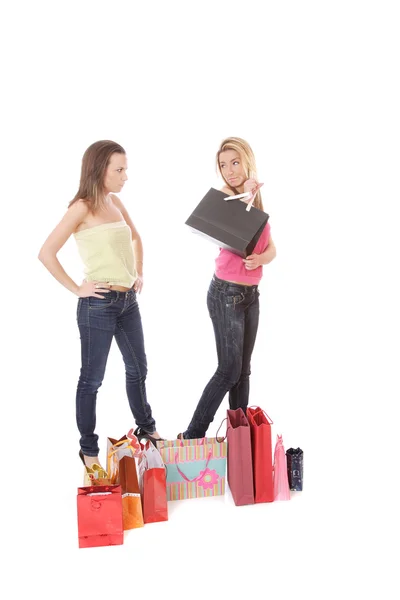 Zwei einkaufende Frauen isoliert — Stockfoto