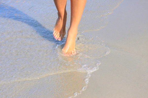 Las piernas en la playa — Foto de Stock