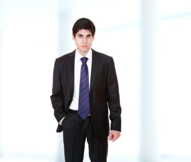 genç iş adamı ayakta