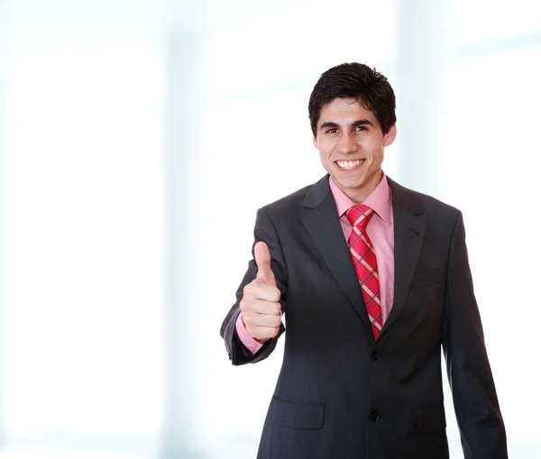 Joven empresario de pie — Foto de Stock