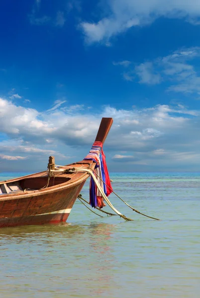 Лодка в Пхукете — стоковое фото