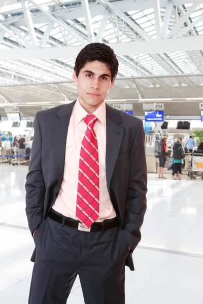 Homme d'affaires à l'aéroport — Photo