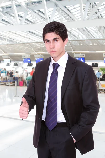 Homme d'affaires à l'aéroport — Photo