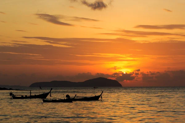 Vacker soluppgång i rawai phuket — Stockfoto