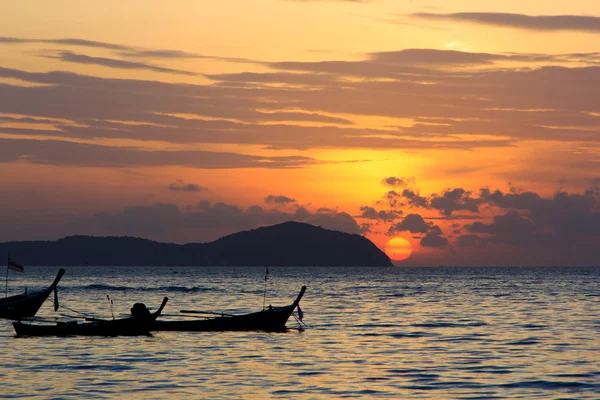 Vacker soluppgång i rawai phuket — Stockfoto