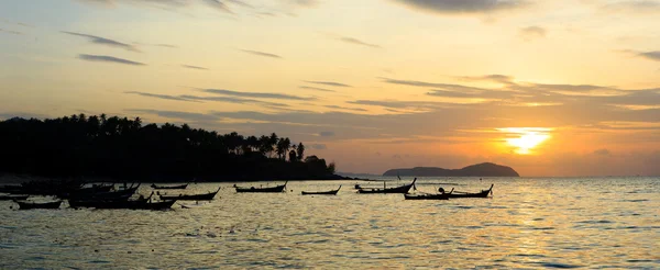 Vacker soluppgång i rawai phuket — Stockfoto