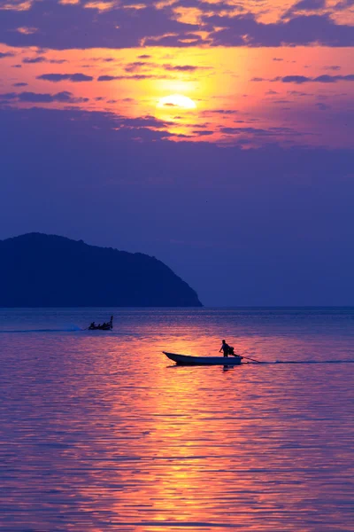 Prachtige zonsopgang in rawai phuket — Stockfoto