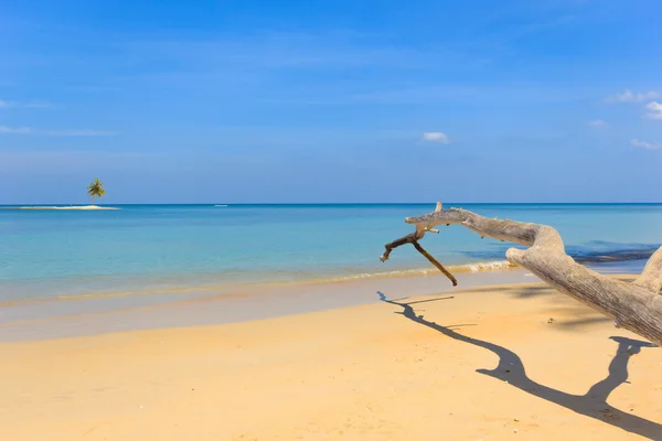 Playa paradisíaca en Phuket — Foto de Stock