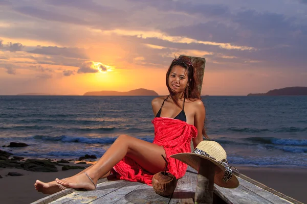 Modelo asiático en la playa —  Fotos de Stock