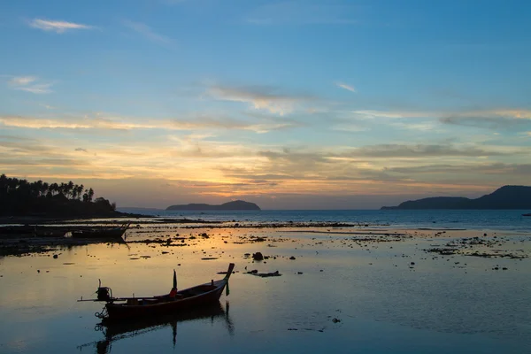 Vacker soluppgång i rawai phuket — Stockfoto