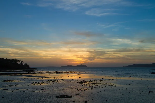 Belo nascer do sol em Rawai Phuket — Fotografia de Stock