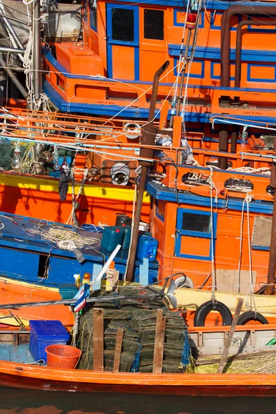 Barco de pesca tailandés en el puerto — Foto de Stock