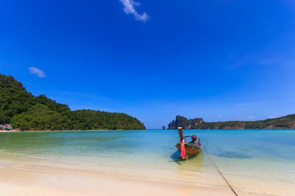 Boot in phuket thailand — Stockfoto