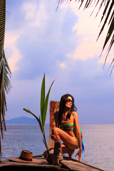 Modelo asiático na praia — Fotografia de Stock