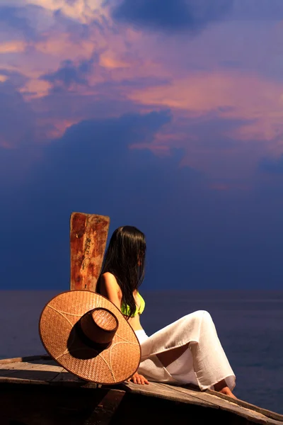 Pretty Asian model on the beach — Stock Photo, Image