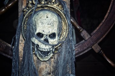 korsan kafatası gemide