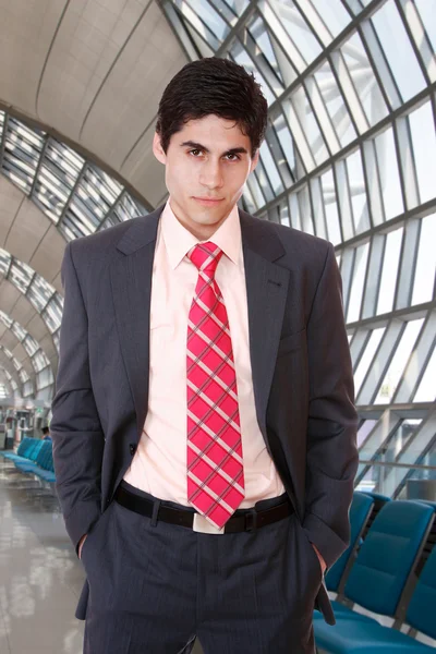Geschäftsmann am Flughafen — Stockfoto