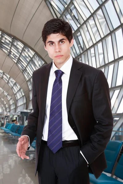 Hombre de negocios en el aeropuerto —  Fotos de Stock