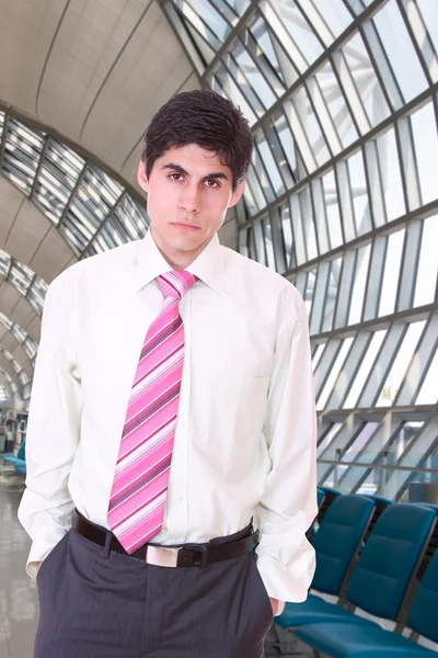 Geschäftsmann am Flughafen — Stockfoto