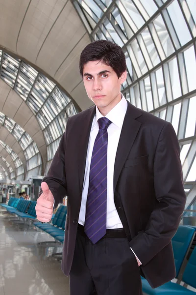 Hombre de negocios en el aeropuerto — Foto de Stock