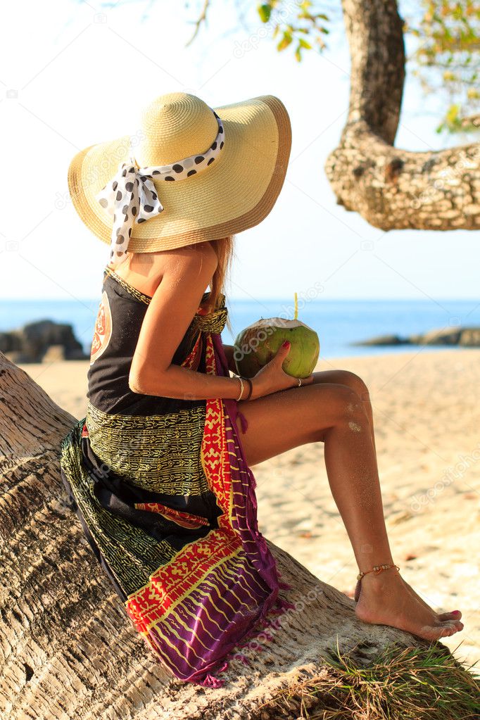 depositphotos_22667775-stock-photo-woman-in-sarong-on-a.jpg