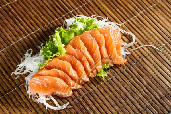 Geschnittener roher Lachs-Sashimi — Stockfoto