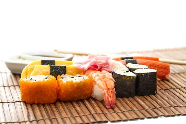 Вкусные булочки суши — стоковое фото