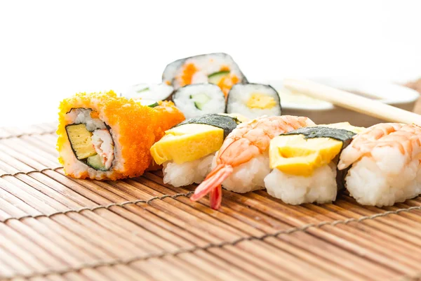 Yummy Fresh Sushi rolos — Fotografia de Stock