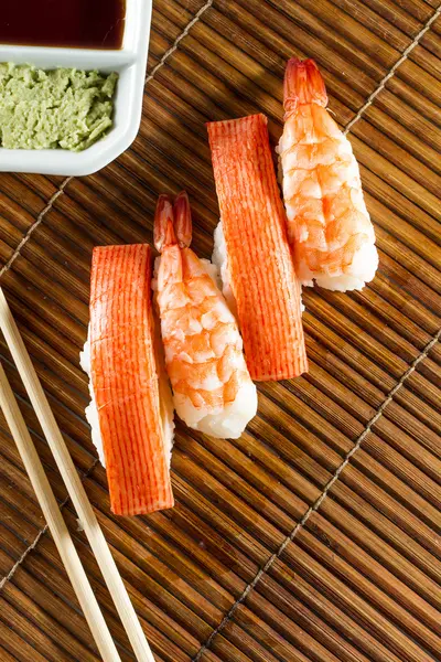 Yummy Fresh Sushi rolos — Fotografia de Stock