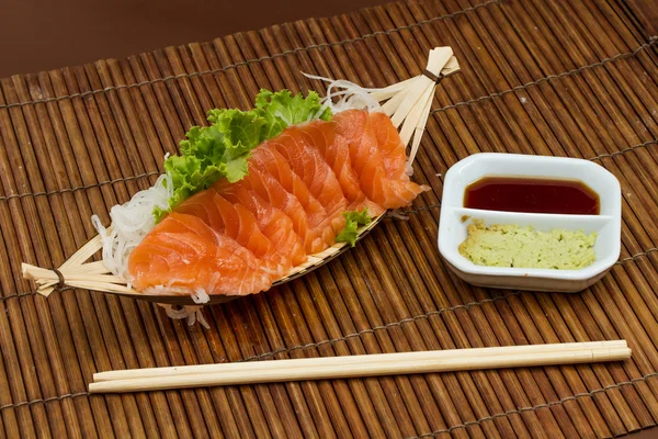 Sashimi de salmón crudo en rodajas —  Fotos de Stock