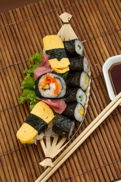 Yummy Fresh Sushi rolos — Fotografia de Stock