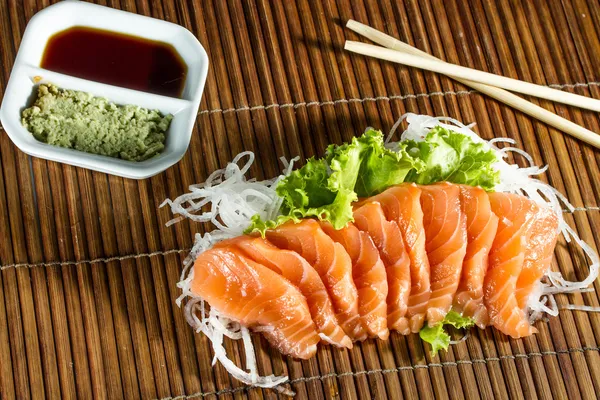 Sashimi de salmón crudo en rodajas —  Fotos de Stock