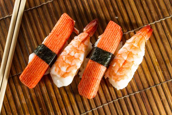 Deliciosos rollos de Sushi Fresco — Foto de Stock