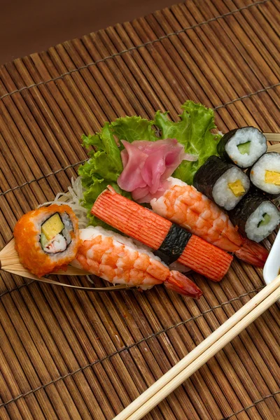 Yummy Fresh Sushi rolos — Fotografia de Stock