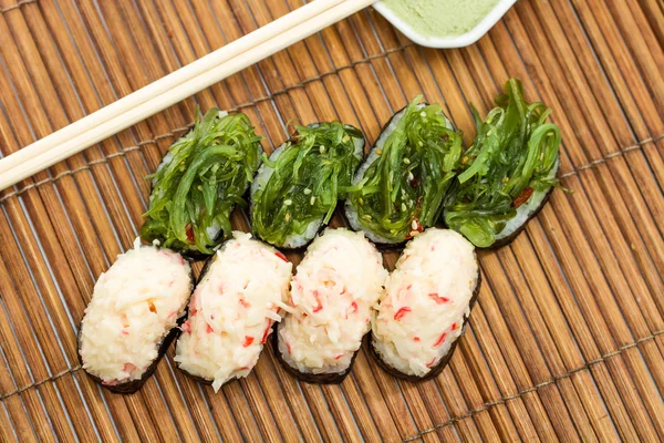 Yummy Fresh Sushi rolos — Fotografia de Stock