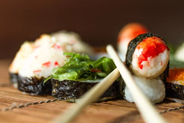 Yummy Fresh Sushi rolos — Fotografia de Stock