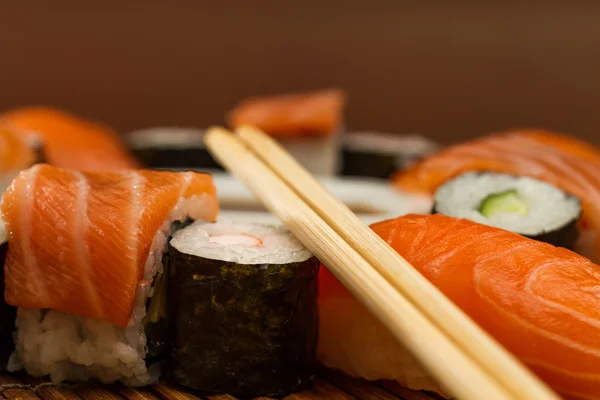 Yummy Fresh Sushi rolos — Fotografia de Stock