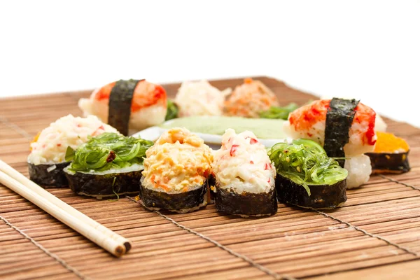 Deliciosos rollos de Sushi Fresco — Foto de Stock