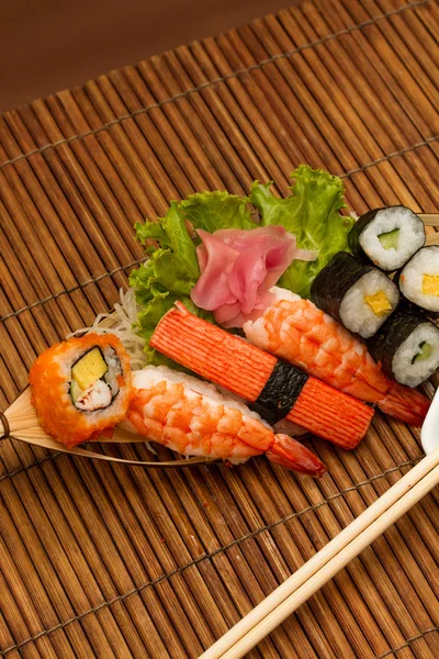 Yummy Fresh Sushi rolos — Fotografia de Stock