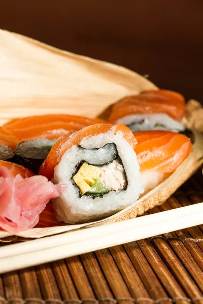 Yummy Fresh Sushi rolos — Fotografia de Stock