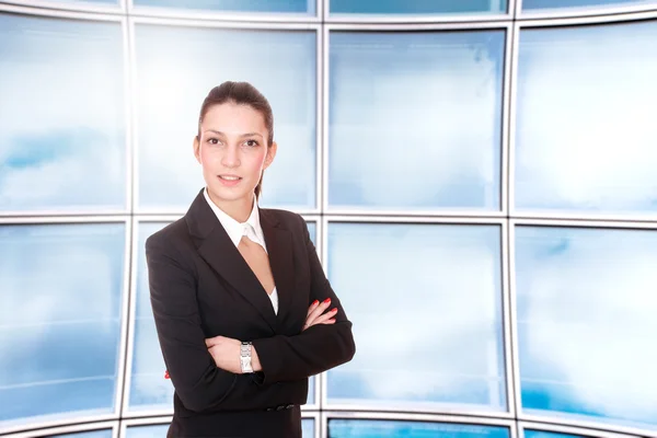 Mujeres de negocios de pie en el cargo . — Foto de Stock