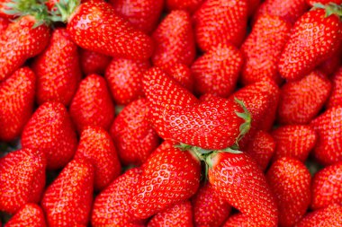 çilek pazarında, yakın çekim