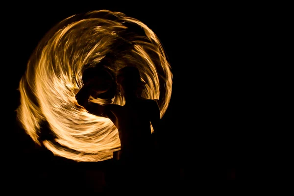 Ohňová show v noci na ostrov phi phi, — Stock fotografie