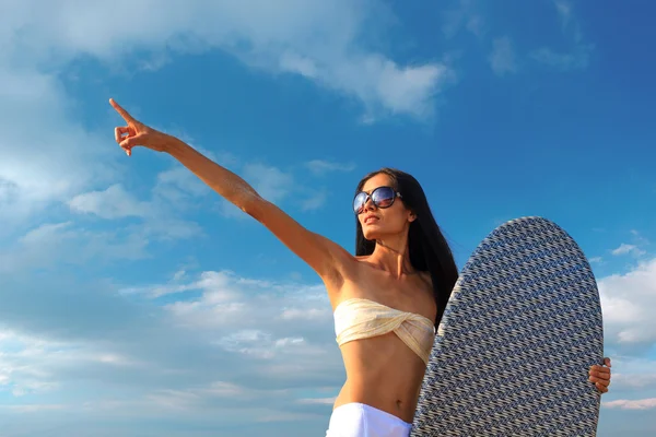 Model hodilng a surfboard — Stock Photo, Image