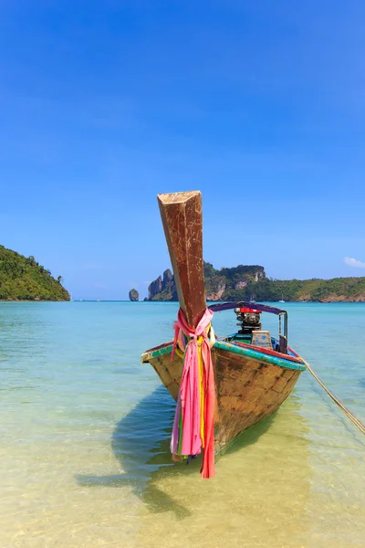 Phi phi Tayland'da tekne — Stok fotoğraf