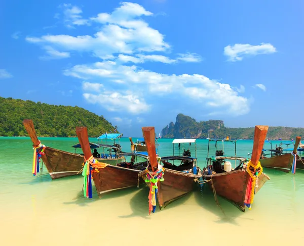 Boot in phi phi thailand — Stockfoto